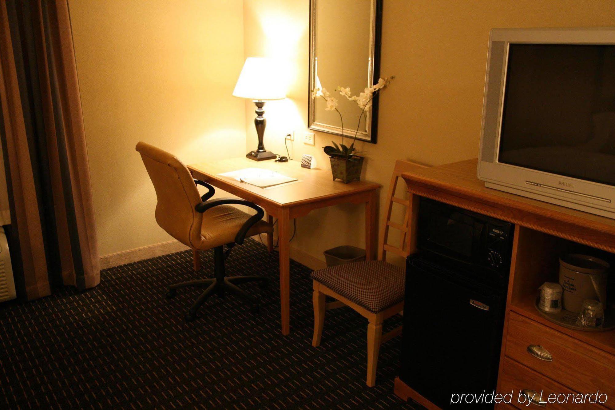 Hampton Inn & Suites Mobile Providence Park/Airport Room photo